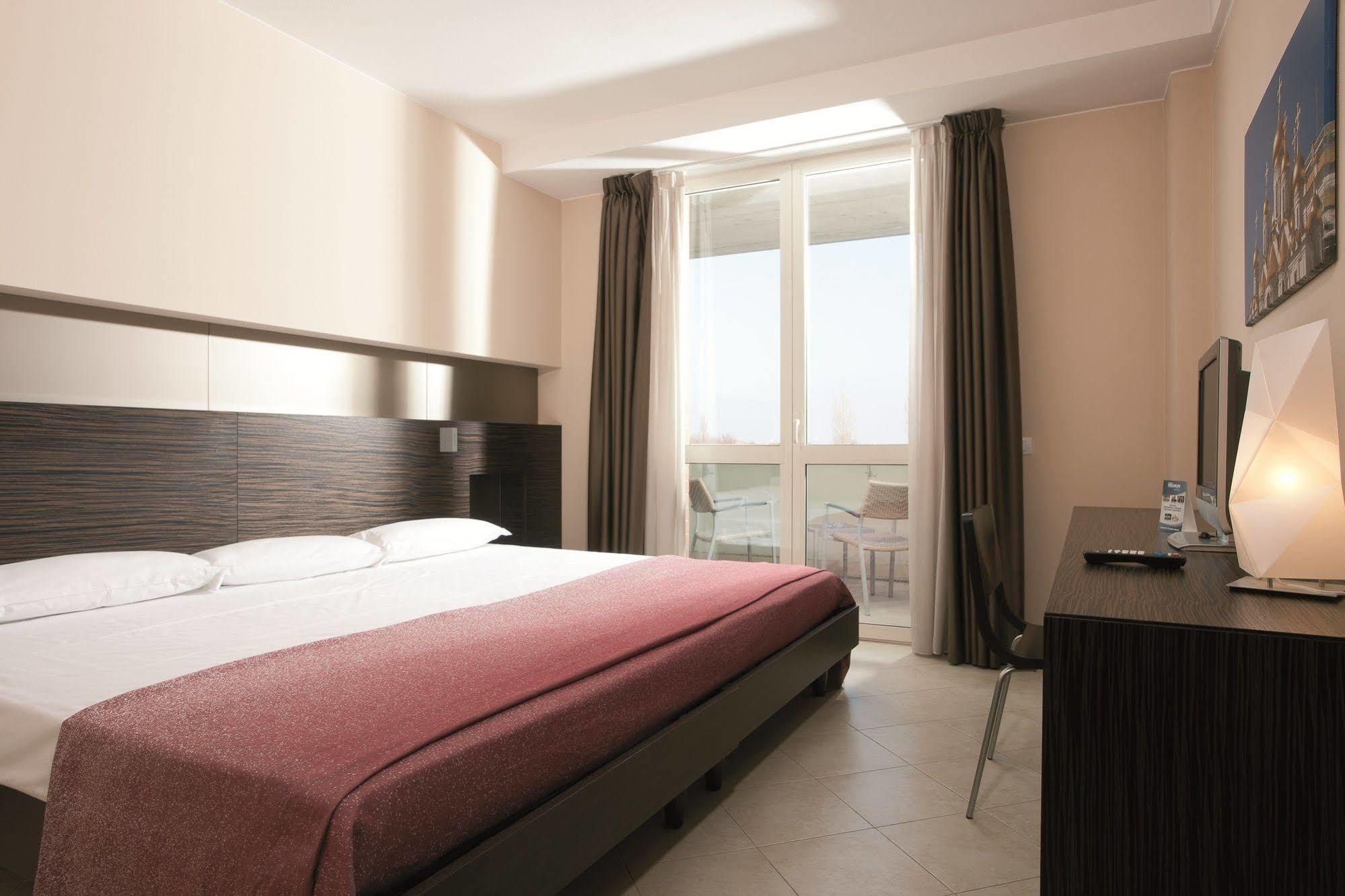 Rosso Frizzante Hotel Sorbara Exterior photo